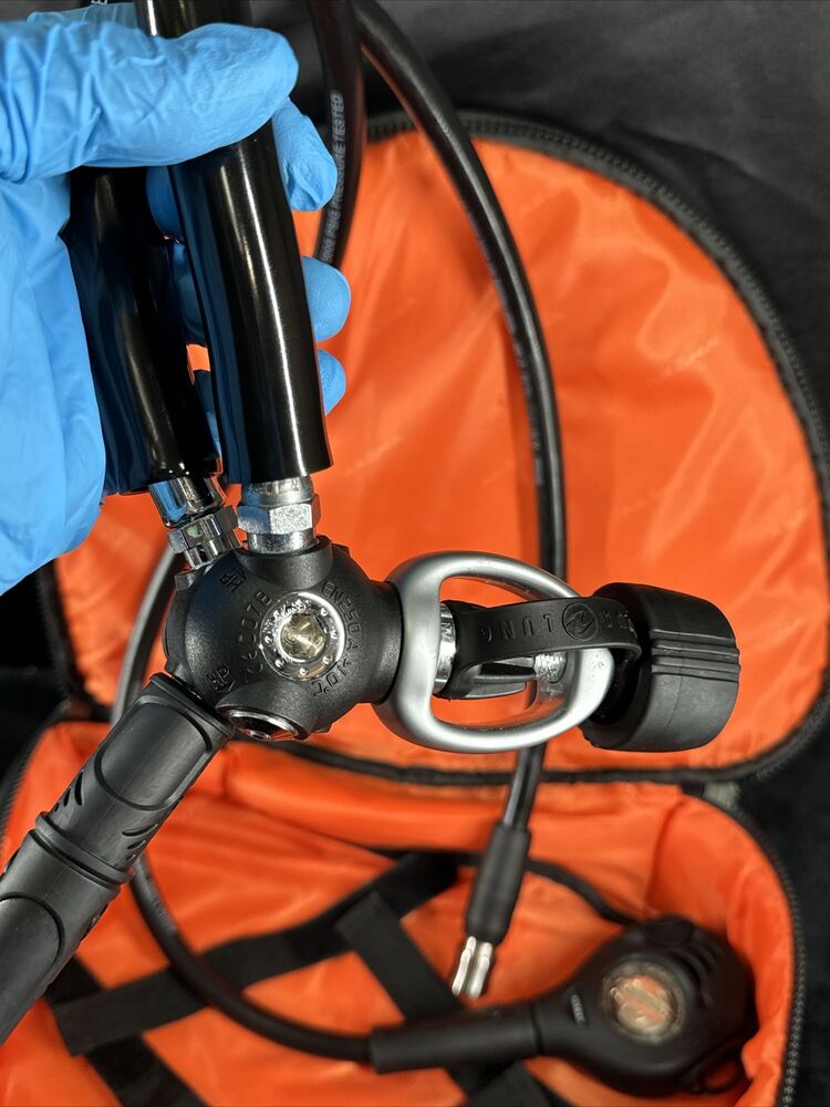 Aqua Lung i550 Dive Computer Bundle with Mikron Hose Assembly