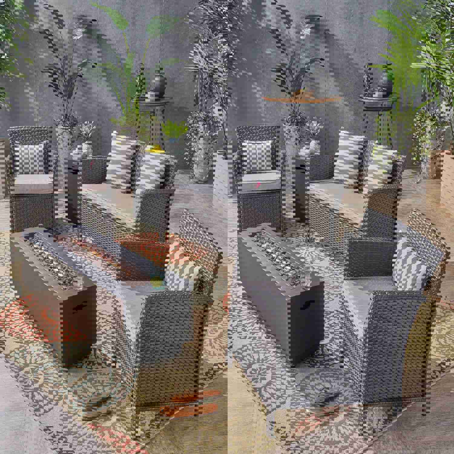 Luxury Outdoor 4-Seater Wicker Chat Set with Eco-Friendly Fire Pit